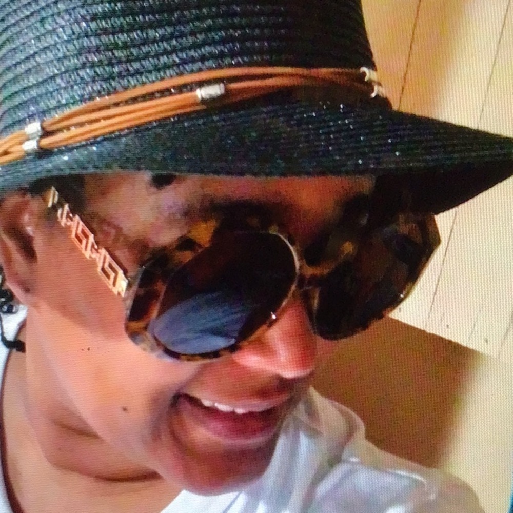 Sunglasses ๐ - Picture 4 of 8